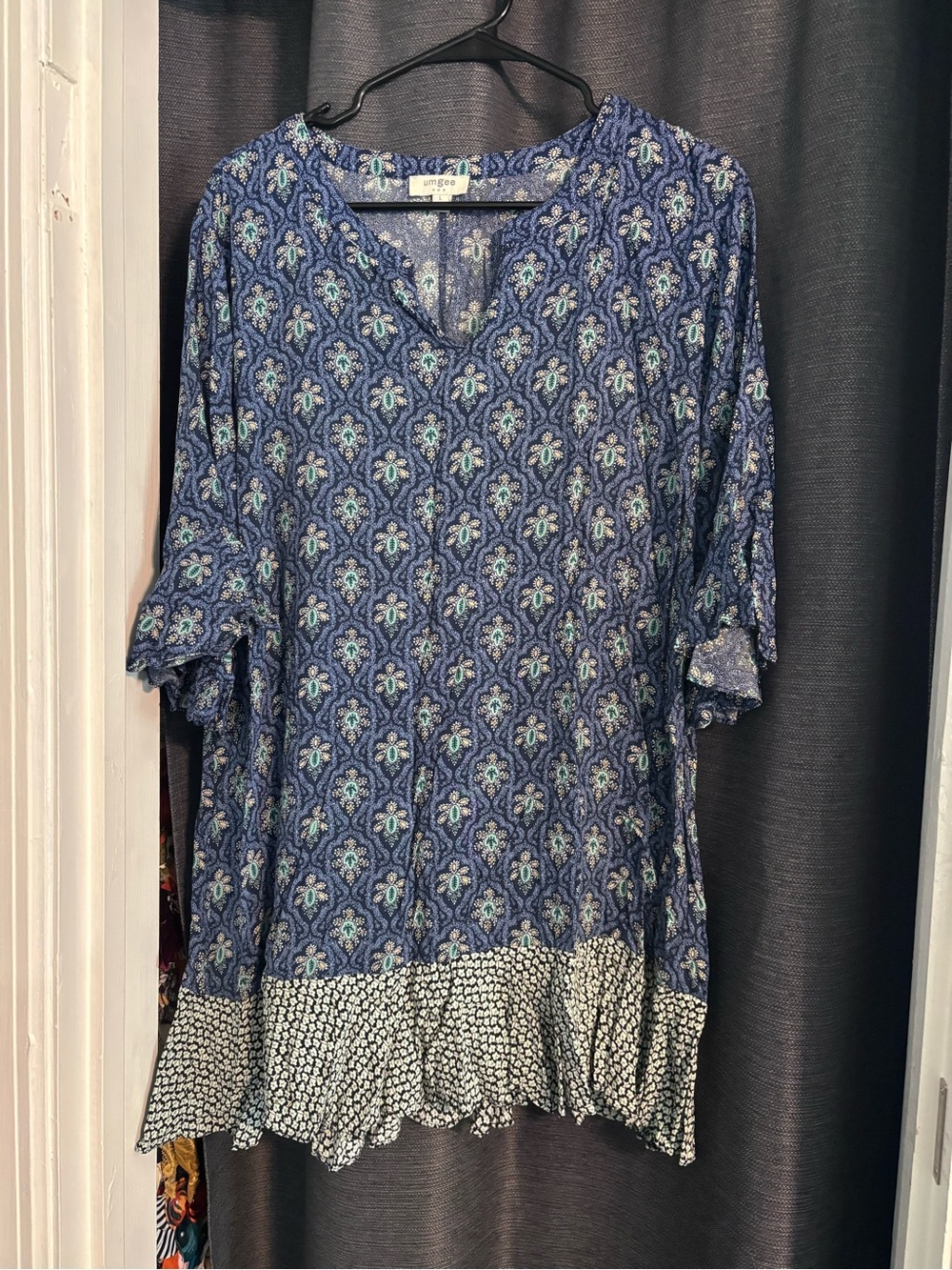Umgee Blue Floral V-Neck Tunic Top